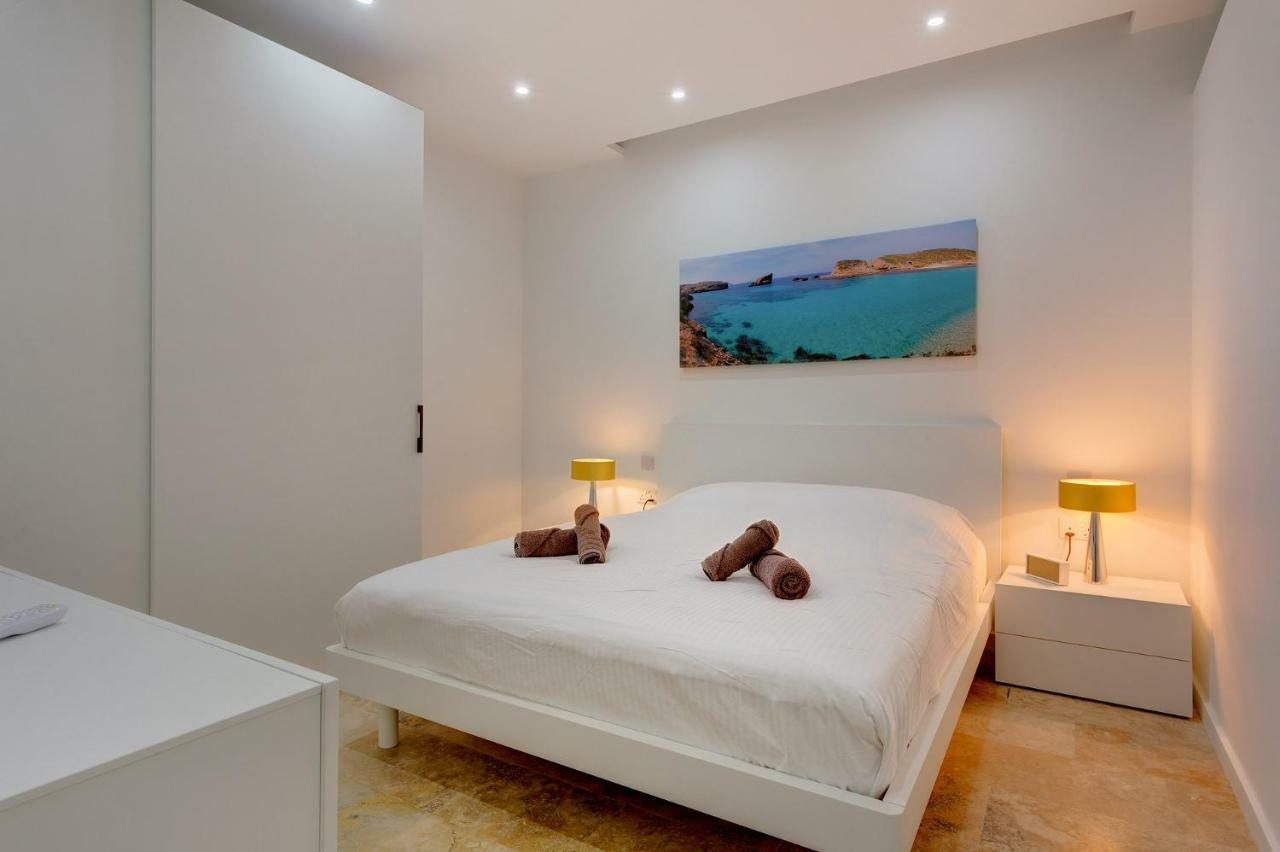 Modern 2 Bedroom Apartment In St Julians San Ġiljan Kültér fotó